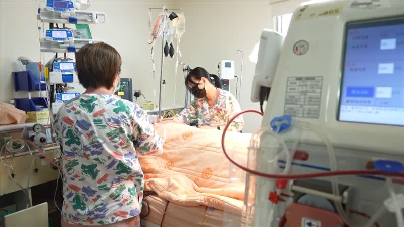 40歲女移工剛到台灣不到24小時，第一天上班就遭遇火警，醫院緊急幫她加保領到健保卡，無奈27日因傷重宣告不治。(圖／翻攝畫面)