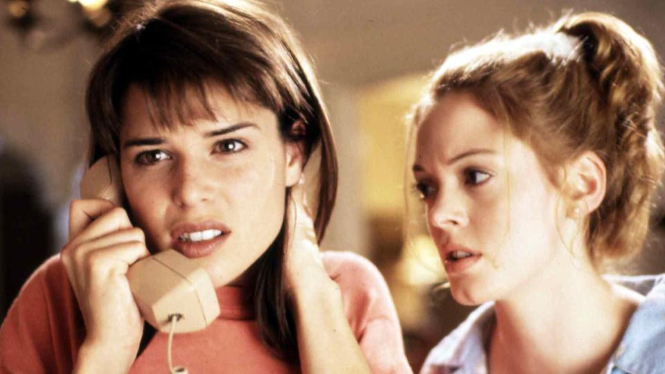 Neve Campbell and Rose McGowan in Scream