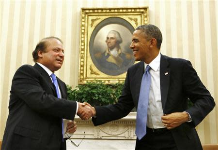 U.S. President Barack Obama shakes hands with Pakistan's Prime Minister Nawaz Sharif in the Oval Office at the White House in Washington October 23, 2013. REUTERS/Larry Downing