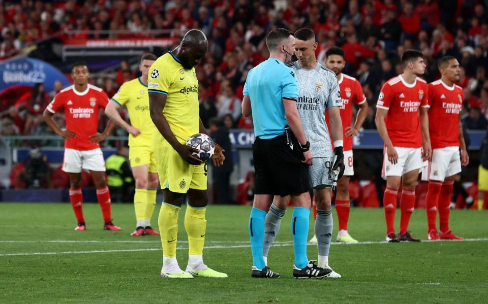 Lukaku gets ready to take the penalty - Reuters/Pedro Nunes