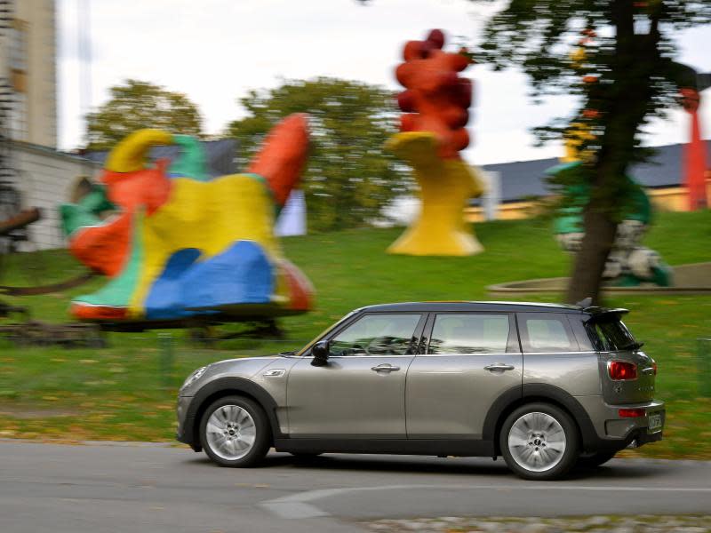 Man kann ihn getrost als pfiffigen Praktiker bezeichnen. Denn mit seinen 4,25 Meter bietet der neue Clubman mehr Platz. Foto: BMW