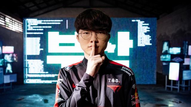 T1 Faker Being ABSOLUTELY Unkillable - Best of LoL Stream Highlights  (Translated) 