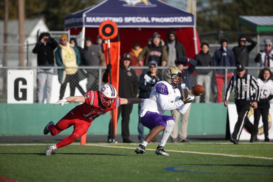 St. Raphael's Ethan McCann-Carter catches a touchdown pass during Saturday's Division II Super Bowl against Portsmouth.