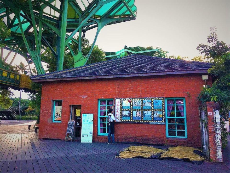 百果樹紅磚屋位於宜蘭火車站前，是當地著名景點。（翻攝文化部）