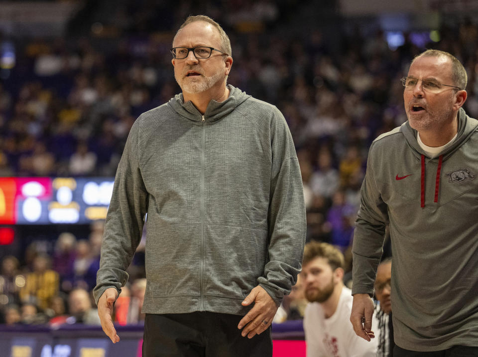 Arkansas head coach Mike Neighbors, left, argues for a foul against LSU in the first period of an NCAA college basketball game Sunday, Jan. 21, 2024, in Baton Rouge, La. (Michael Johnson/The Advocate via AP)