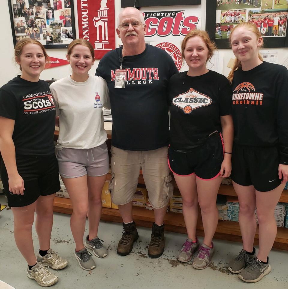 Monmouth College painter Dana Poole, center, is flanked by his four daughters, who are all Monmouth graduates. From left are Nicole, Emma, Madeline and Melissa.