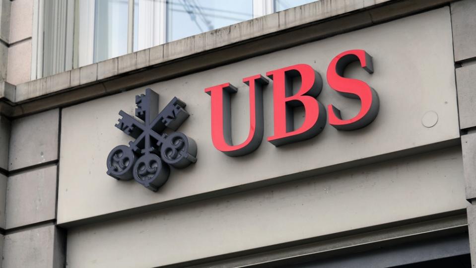 Division of roles in UBS asset management due to management changes