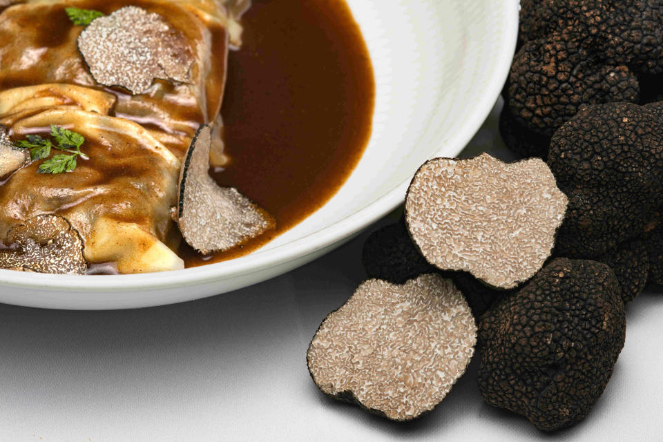 El ravioli de rabo de ternera con trufa negra. Foto: Molino de Alcuneza.