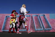 Fans arrive to State Farm Stadium prior to the NFL Super Bowl 57 football game between the Kansas City Chiefs and the Philadelphia Eagles, Sunday, Feb. 12, 2023, in Glendale, Ariz. (AP Photo/Charlie Riedel)