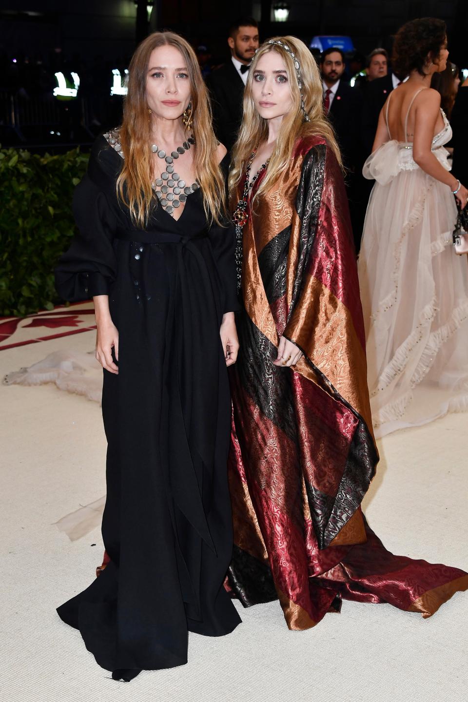 <h1 class="title">Mary-Kate Olsen in Paco Rabanne and Ashley Olsen in The Row and Paco Rabanne</h1><cite class="credit">Photo: Getty Images</cite>
