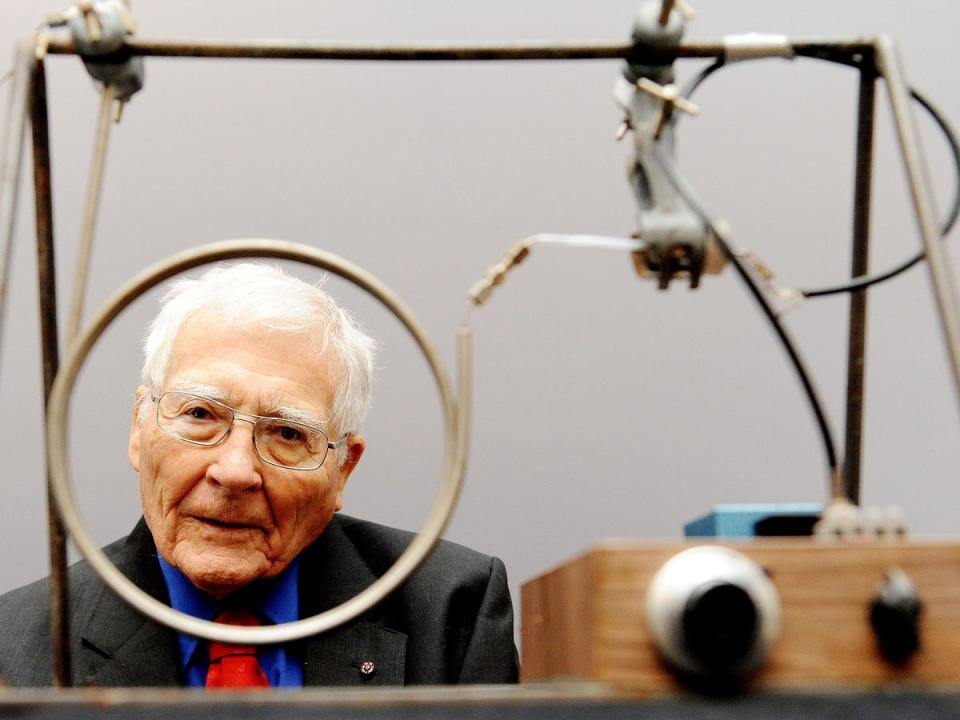 Lovelock with one of his early inventions, a homemade gas chromatography device, used for measuring gas and molecules present in the atmosphere (PA)