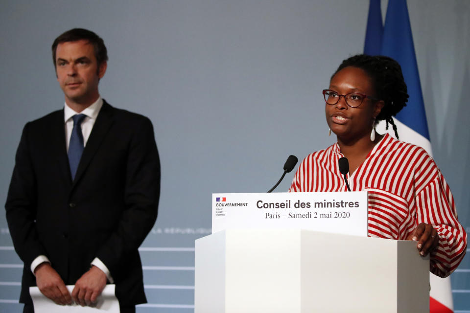 FILE - In this May 2, 2020 file photo, French Health Minister Olivier Veran, left, and French Government's spokesperson Sibeth Ndiaye attend a press conference after the cabinet meeting at the Elysee Palace, in Paris. French police searched the homes of the former prime minister, the current and former health ministers and other top officials Thursday in an investigation into the government response to the global coronavirus pandemic. Among those whose homes were searched include former Prime Minister Edouard Philippe, Veran, his predecessor Agnes Buzyn, top health official Jerome Salomon, and Sibeth Ndiaye, former government spokeswoman. (AP Photo/Francois Mori, Pool, File)