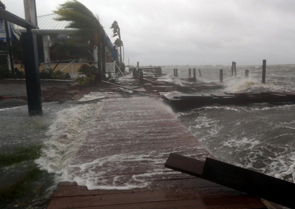 La furia de Matthew en Cocoa Beach, Florida. (Red Huber/Orlando Sentinel via AP)