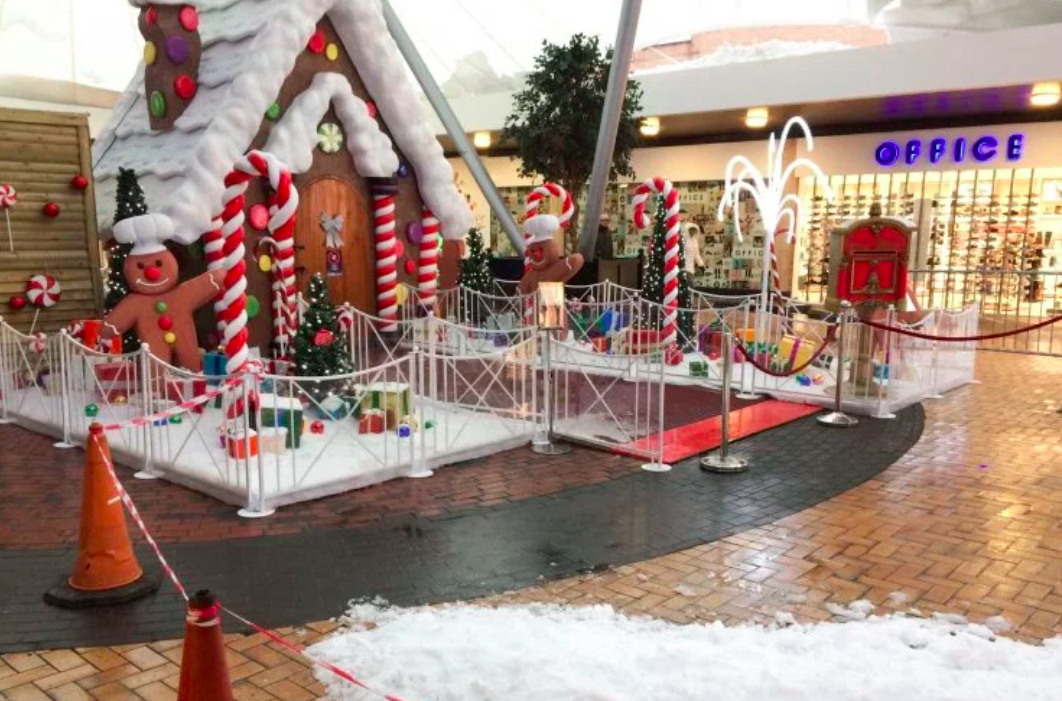 <em>Santa Claus failed to turn up at the grotto because he was snowed in (Caters)</em>