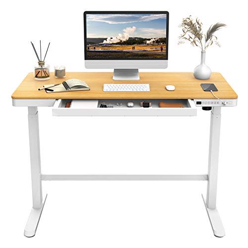 Flexispot EW8 Comhar Electric Standing Desk (Amazon / Amazon)