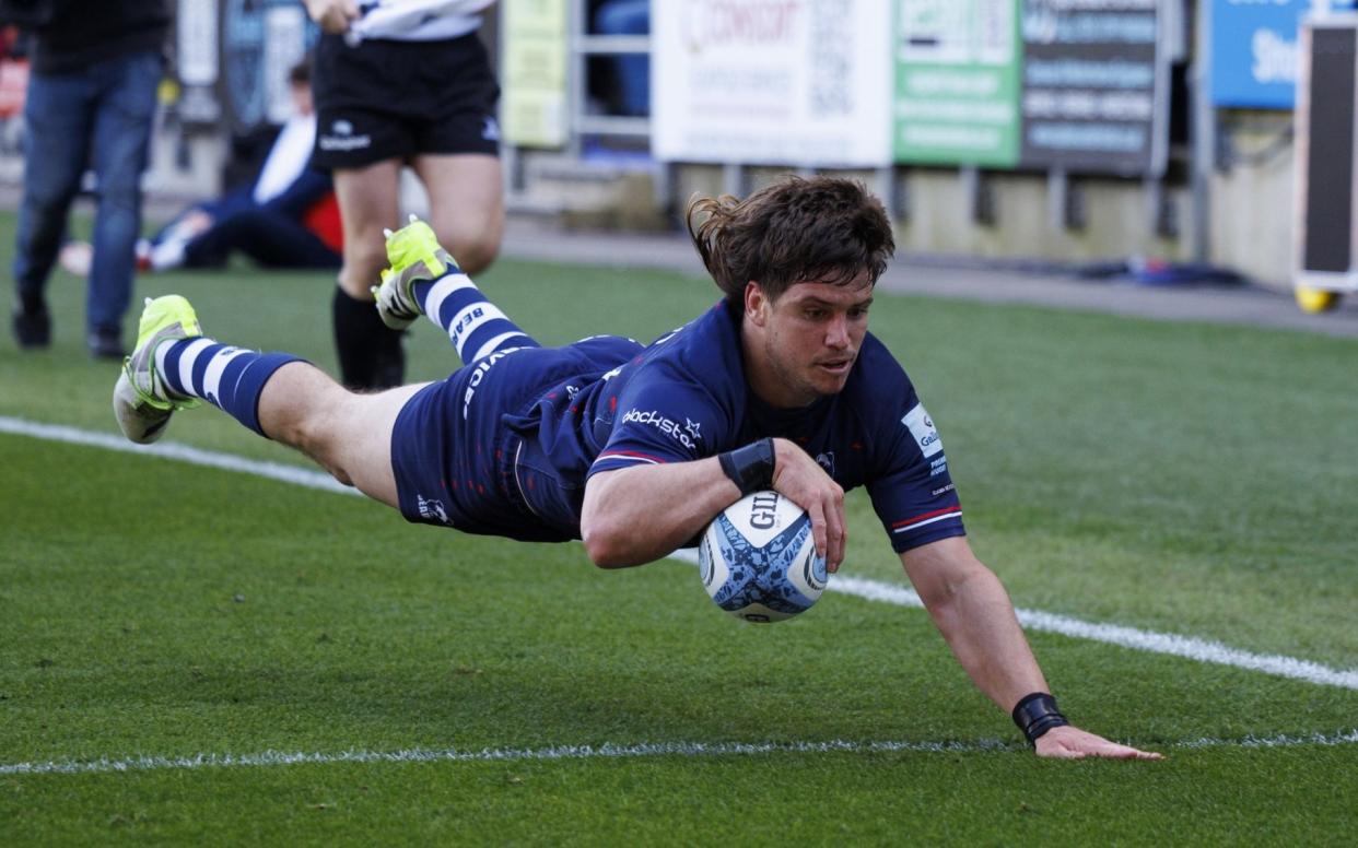 Benhard Janse van Rensburg dives over for a try