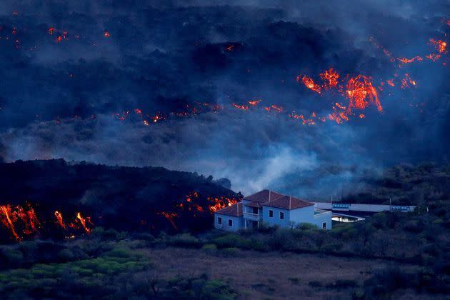 <p>Le volcan Cumbre Vieja continue de rugir sur l'île espagnole de La Palma.</p>