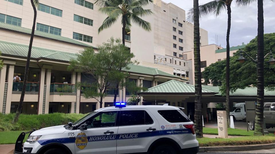 Mehrere Passagiere mussten in einem Krankenhaus in Honolulu behandelt werden. (Bild: dpa)