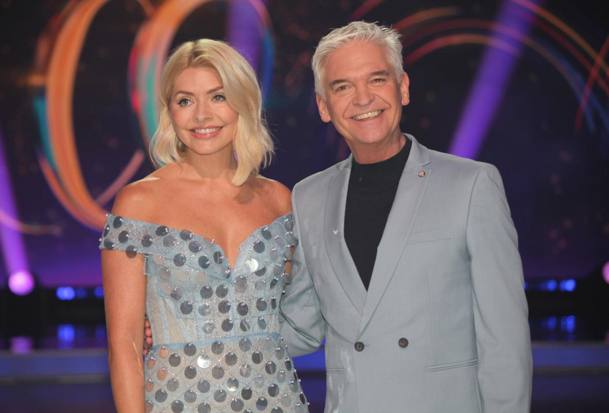 London, UK.   Holly Willoughby and Philip Schofield   at the photocall for the set of Dancing on Ice. ITV Studios. 11th January 2023. Ref:LMK11-SLIVE120122-001.  Steve Bealing/Landmark Media WWW.LMKMEDIA.COM.