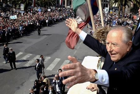 Italian President Carlo Azeglio Ciampi waves to the crowd while visiting his home town of Livorno May 3, 2006. Italian Presidency/Enrico Oliverio/Handout via REUTERS/Files