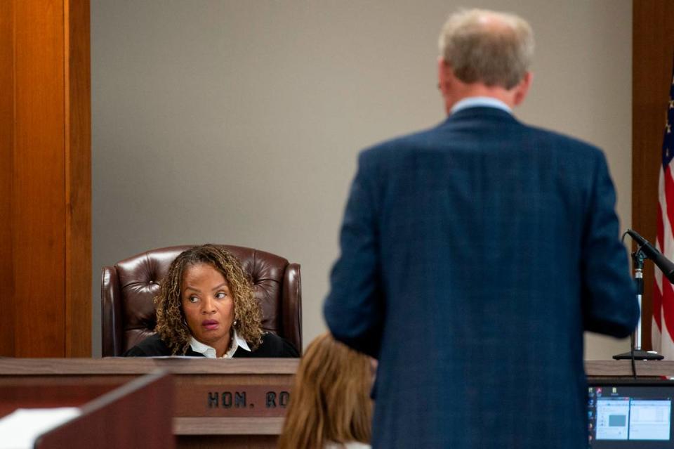 Judge Robin Midcalf speaks to attorneys for Jennifer Foster and Ryan Brashear during a trial at the Harrison County Courthouse in Biloxi on Tuesday, March 28, 2023.