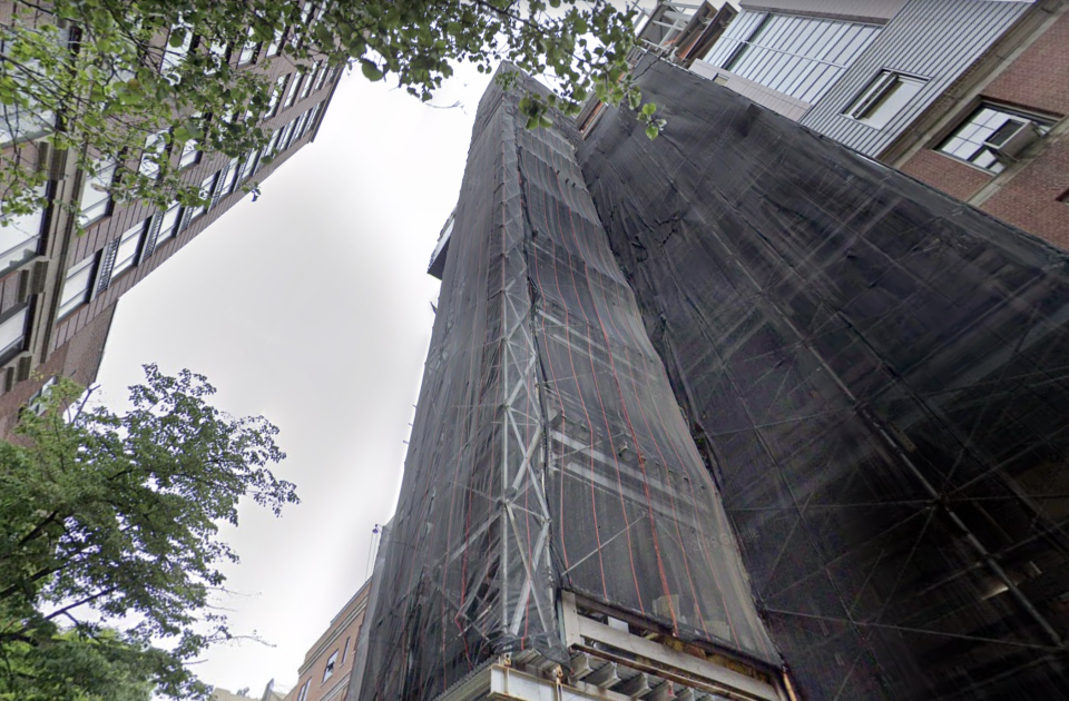 A construction hoist on East 84th Street, pictured in May 2019, has been the source of noise complaints from those living nearby. (Google Maps)