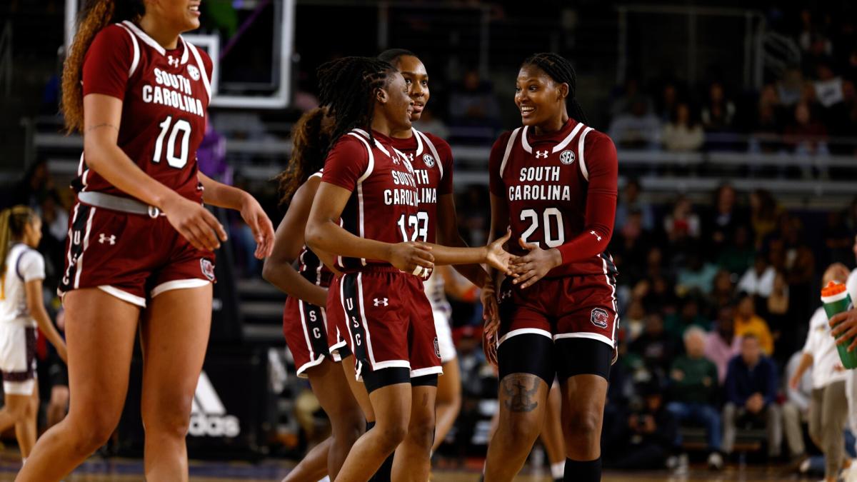 South Carolina still No. 1 in AP women’s basketball poll, Syracuse enters Top 25