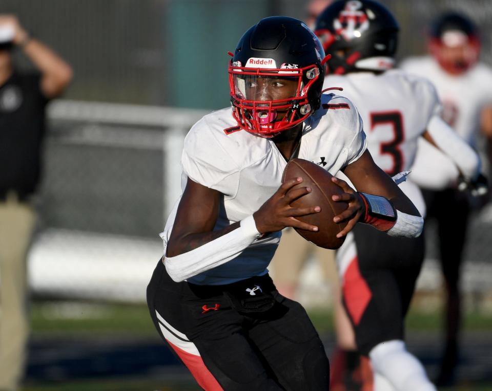 Bennett's Zakai Smullen (1) in the game against Decatur Friday, Sept. 15, 2023, in Berlin, Maryland. The Seahawks defeated the Clippers 35-0.