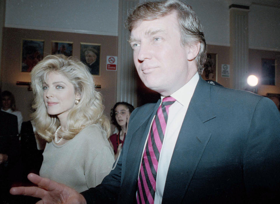 Donald Trump y Marla Maples en Nueva York en 1991. (AP Photo/Andrew Savulich)