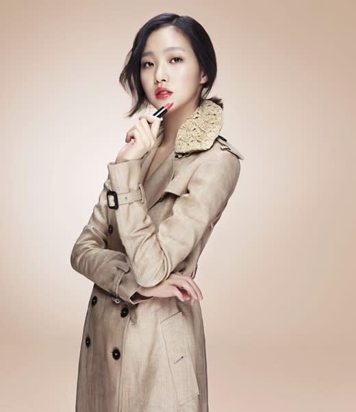 Photo Shoot] Kim Go-eun from the movie \'Eungyo\', Shows off Her ...