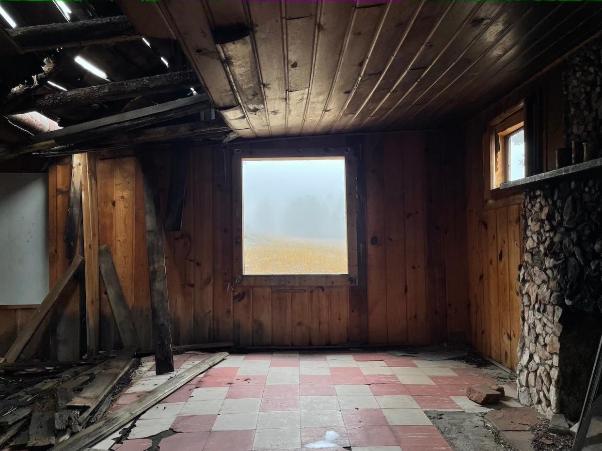 An abandoned house on the Homestead Meadows trail outside of Estes Park, Colorado.