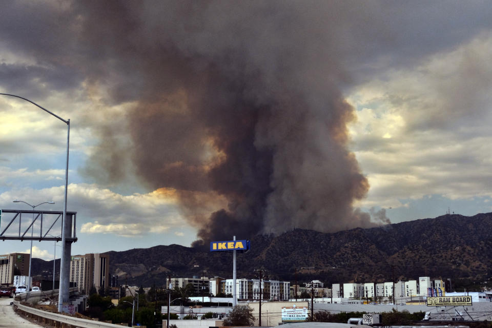 <p>Heavy black smoke rises as a wildfire burns dozens of acres in the Tujunga area of Los Angeles, seen from nearby Burbank, Calif., Friday afternoon, Sept. 1, 2017. (Photo: Richard Vogel/AP) </p>