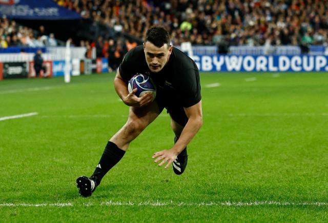 Dan Carter - SIN BIN!  Hot rugby players, All blacks rugby, Rugby men