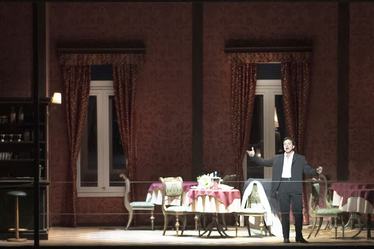 Schrott en el ensayo general de la ópera Il Turco In Italia, de Rossini, con dirección musical de Jordi Bernacer y dirección escénica de Pablo Maritano.