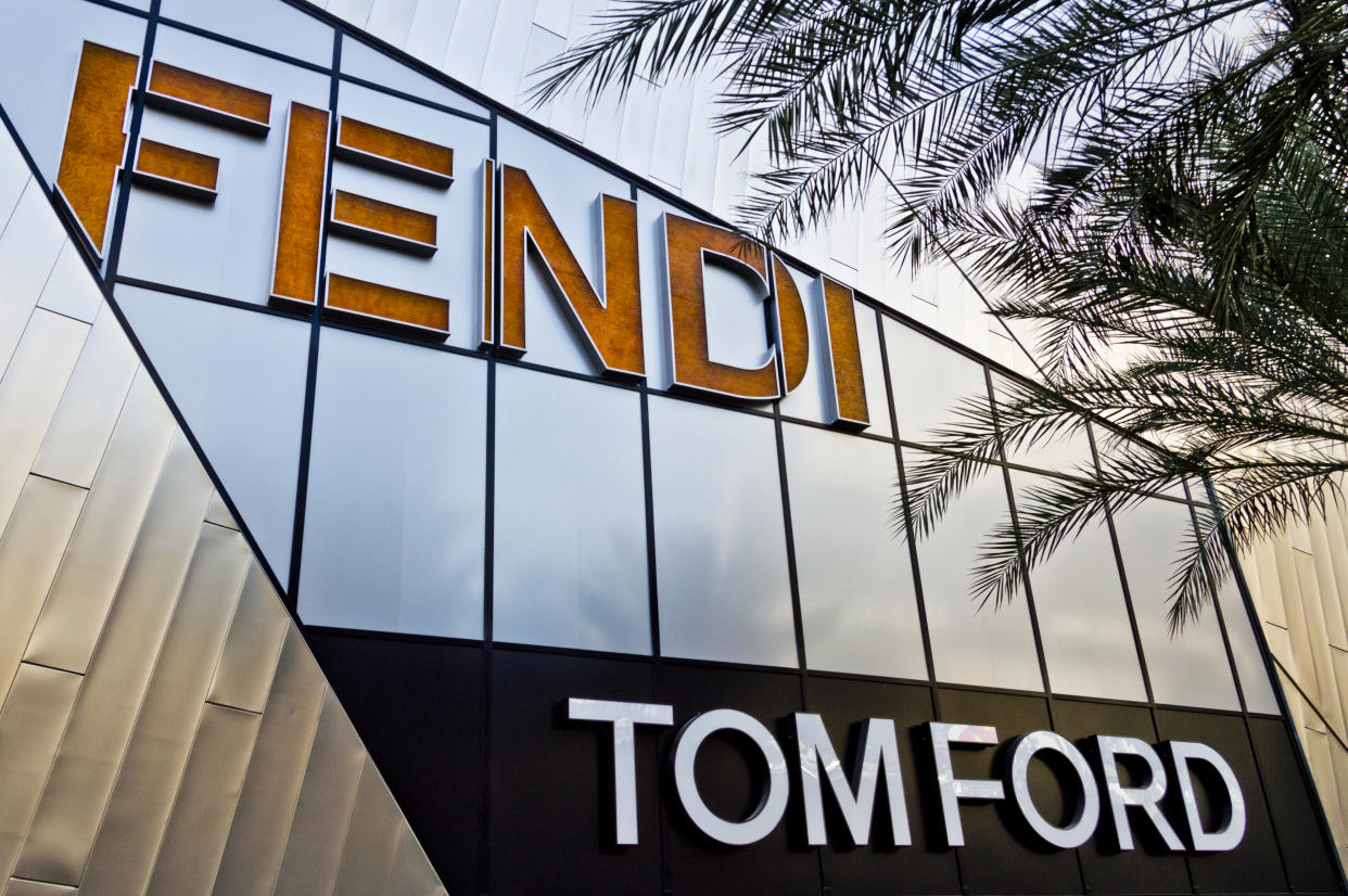 Fendi ist eines der Labels, deren Designer zuletzt zum Gespött der ganzen Twitter-Gemeinde geworden sind. Doch damit stehen sie keineswegs allein. Foto: Getty Images / Steve Proehl