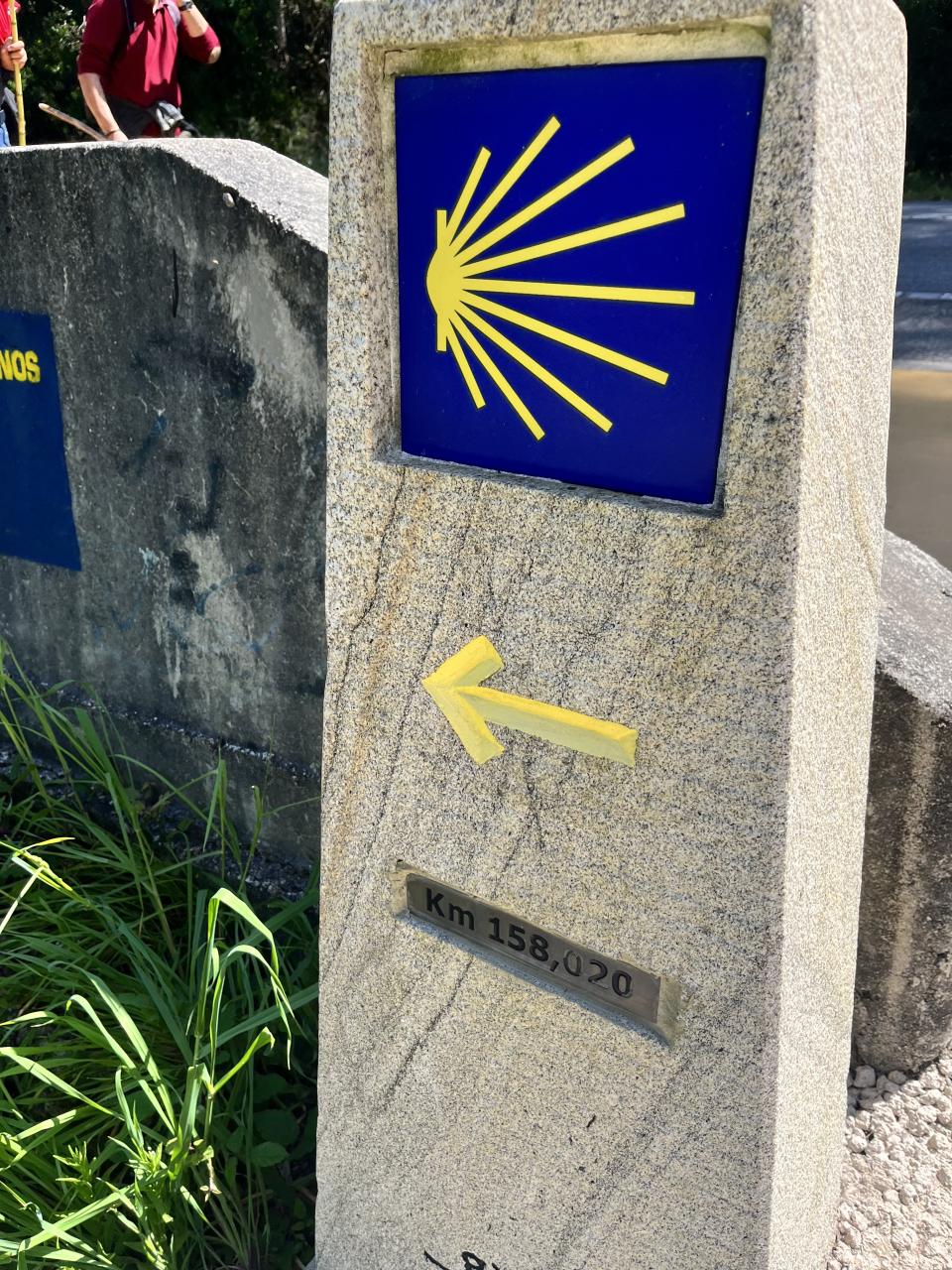 ▲走Camino的旅途中，會有貝殼圖示的指示標誌。