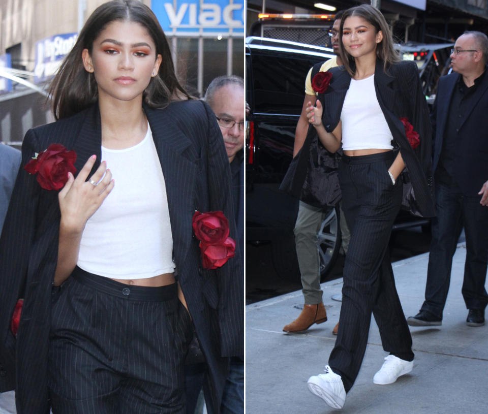 <p>Super-Trendsetterin Zendaya Coleman hat den Spagat zwischen sportlich, elegant und ultrastylish perfektioniert: Sie kombinierte ihren Nadelstreifenanzug in klassischem schmalem Schnitt mit stark betonter Schulterpartie bei ihrem Besuch im „Good Morning America“-Studio in New York mit einem einfachen T-Shirt und weißen Sneakern. (20. Juni 2017, Bilder: AP) </p>