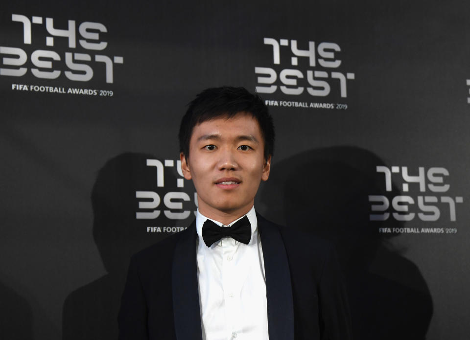 Il presidente dell'Inter, Steven Zhang, cinese nato a Nanchino, ha donato 100 mila euro al Sacco di Milano per sostenere la ricerca. Inoltre l’Inter è scesa in campo nella lotta al al Coronavirus attraverso "<a href="https://www.inter.it/it/news/2020/03/14/inter-crowdfunding-coronavirus.html" rel="nofollow noopener" target="_blank" data-ylk="slk:Together as a team;elm:context_link;itc:0;sec:content-canvas" class="link ">Together as a team</a>", una campagna global di crowdfunding. (Photo by Claudio Villa/Getty Images)