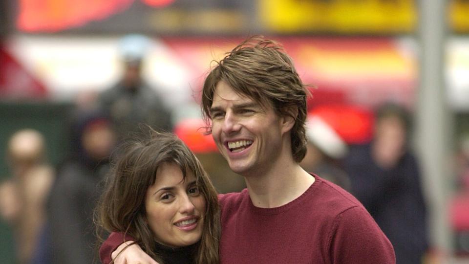 tom cruise and penelope cruz on vanilla sky movie set