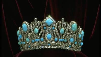 Crown, Headpiece, Fashion accessory, Tiara, Hair accessory, Jewellery, Headgear, Gemstone, 