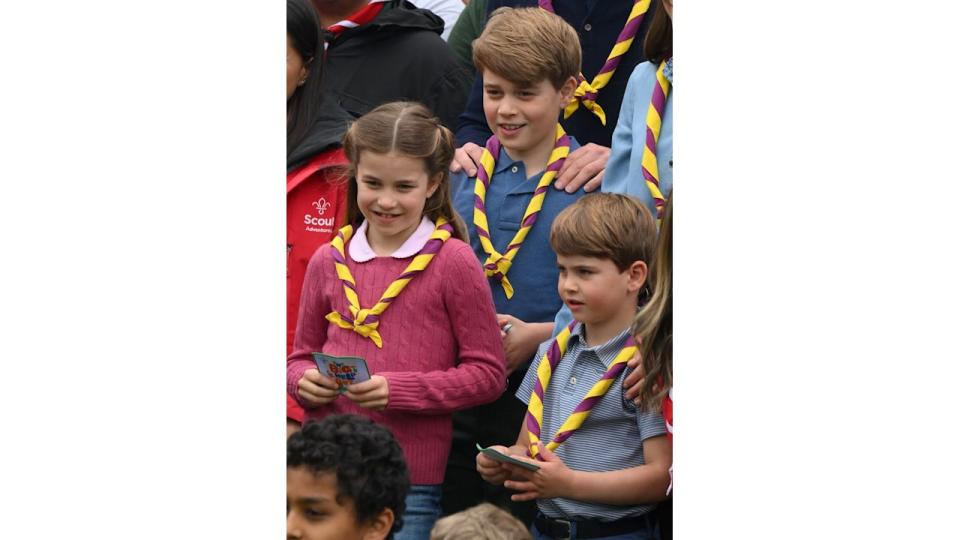 Prince George, Princess Charlotte and Prince Louis with a group of volunteers