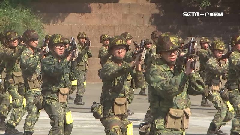 國防部將修訂規定，開放國軍官兵出國旅遊的自由行。（圖／資料照）