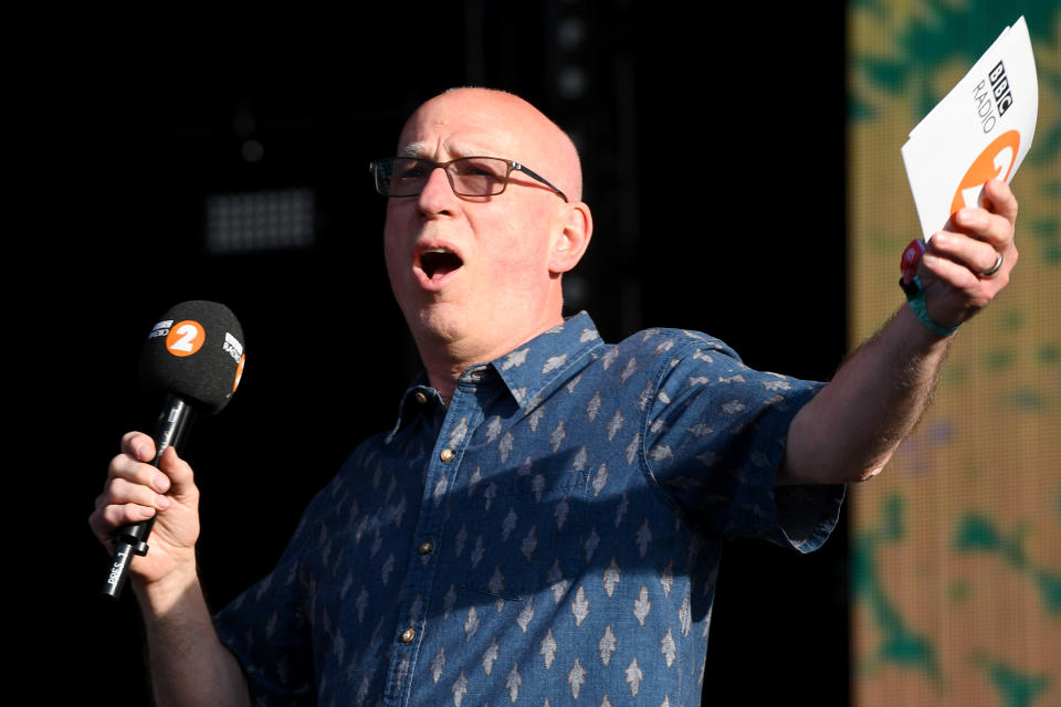 Ken Bruce made betweeen £385,000 and £389,999.