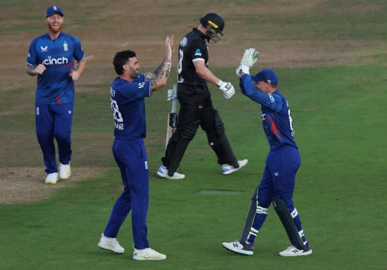 In the wickets - Reece Topley celebrates his dismissal of <a class="link " href="https://sports.yahoo.com/soccer/teams/new-zealand-women/" data-i13n="sec:content-canvas;subsec:anchor_text;elm:context_link" data-ylk="slk:New Zealand;sec:content-canvas;subsec:anchor_text;elm:context_link;itc:0">New Zealand</a>'s Glenn Phillips (2R) with <a class="link " href="https://sports.yahoo.com/soccer/teams/england-women/" data-i13n="sec:content-canvas;subsec:anchor_text;elm:context_link" data-ylk="slk:England;sec:content-canvas;subsec:anchor_text;elm:context_link;itc:0">England</a> captain Jos Buttler (R) during the second ODI at Southampton (Adrian DENNIS)