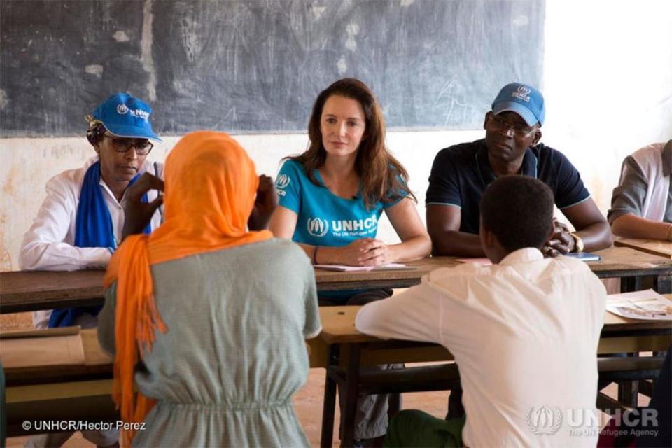 Goodwill Ambassador Kristin Davis met with students attending the Hormud Primary and Secondary School | UNHCR