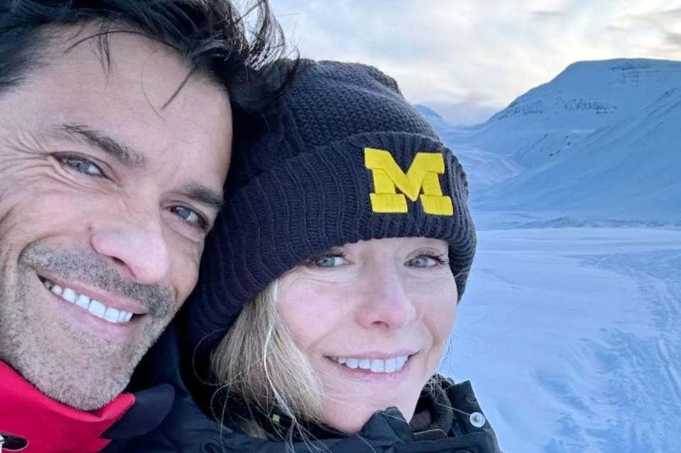 <p>Kelly Ripa/Instagram</p> Kelly Ripa and Mark Consuelos in Iceland