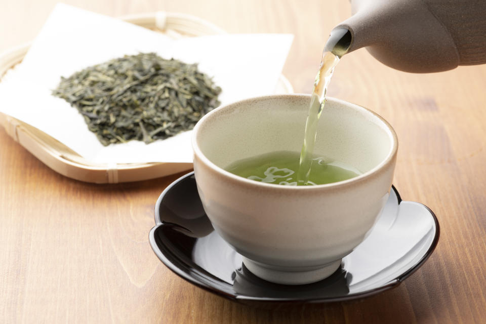 加料綠茶推薦：綠茶＋玄米－促進腸胃蠕動、抗氧化（示意圖/Getty Image）