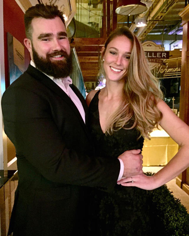 Eagles star Jason Kelce's wife, Kylie, joins him on New Heights