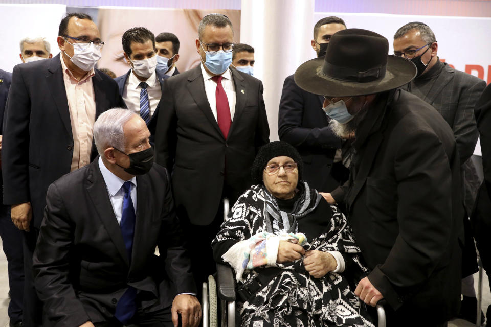 Israeli Prime Minister Benjamin Netanyahu, left, visits a coronavirus vaccination facility in Jerusalem, Wednesday, Jan. 6, 2021. (Marc Israel Sellem/Pool via AP)