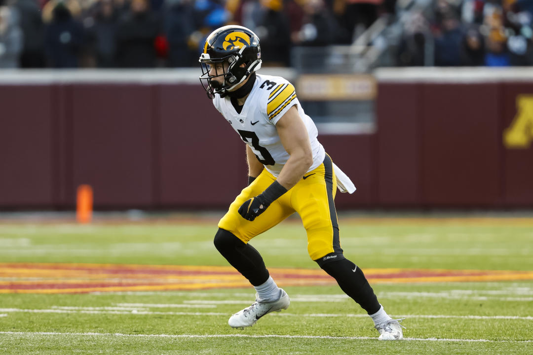 MINNEAPOLIS, MN - NOVEMBER 19: Cooper DeJean #3 of the Iowa Hawkeyes competes against the Minnesota Golden Gophers in the first quarter of the game at Huntington Bank Stadium on November 19, 2022 in Minneapolis, Minnesota. The Hawkeyes defeated the Golden Gophers 13-10. (Photo by David Berding/Getty Images)